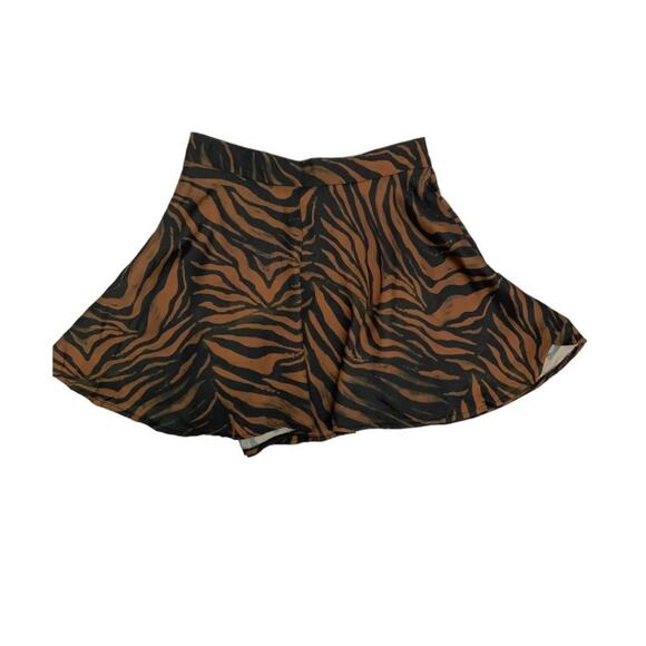 ASOS Design Satin Flippy Short Dark Animal Print Size 4 NWOT $43 MSRP - Picture 8 of 8